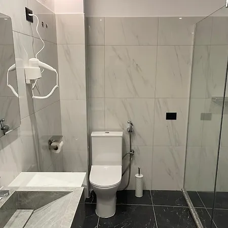 Tuyo 3* טיראנה