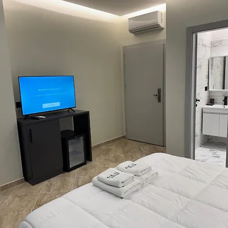 Tuyo Hotel 3*