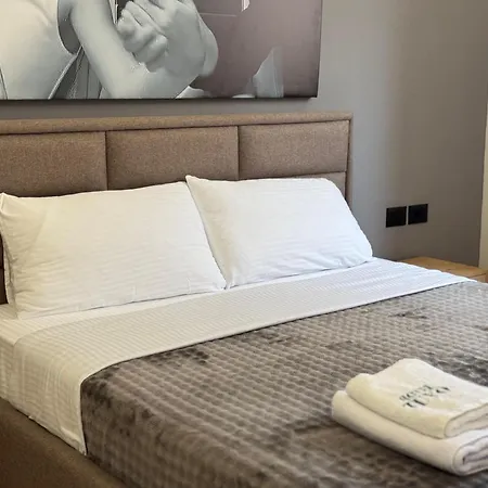 Tuyo 3* Tirana